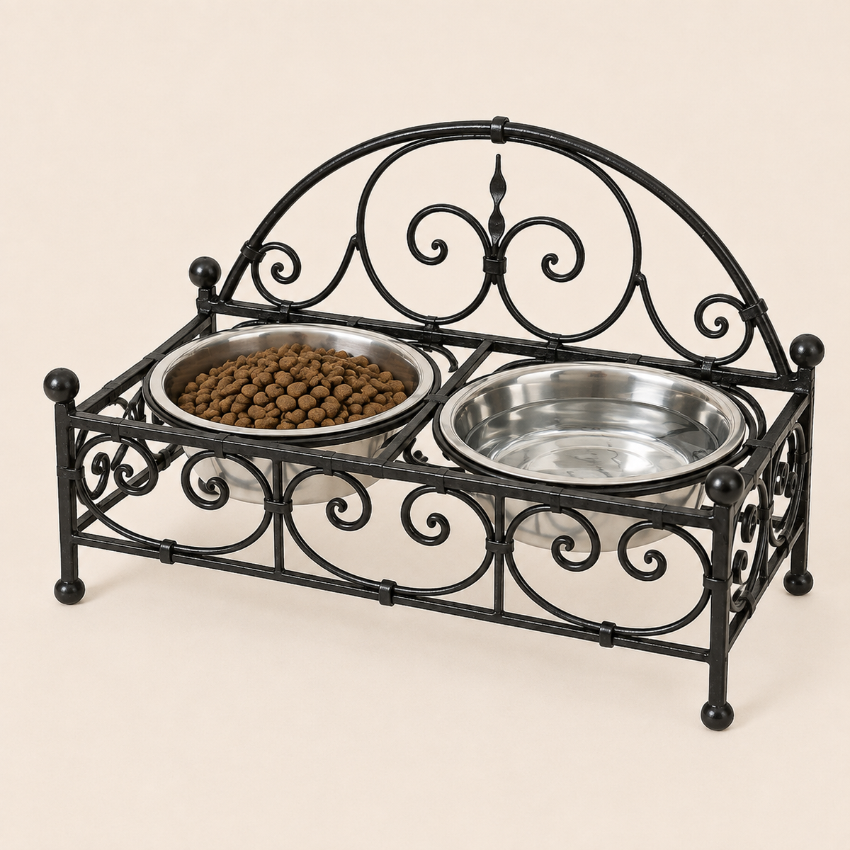 The Windsor Pet Feeder